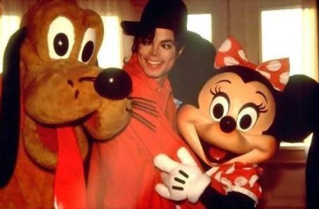  uy All4loveMJ! He loved red and black! He aslo loved silver and gold. Number liberaingirl_mj is right about his paborito number, 7