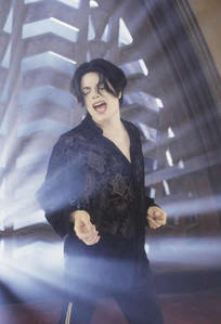  i'd sing smile of u are not alone door michael jackson.