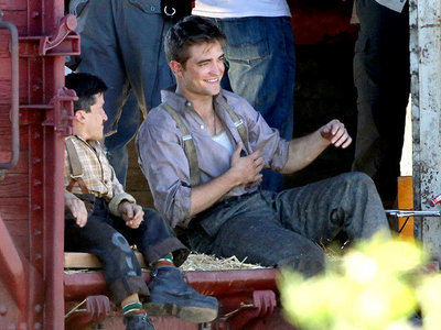 Yes i do! i found this picture that was taken on the set of Water for Elephants on May 20 and i think he looks so cute!!