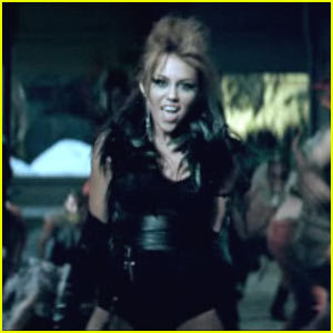 I love the cant be tamed video its really unusual and i love the whole her being a bird thing lol :-)