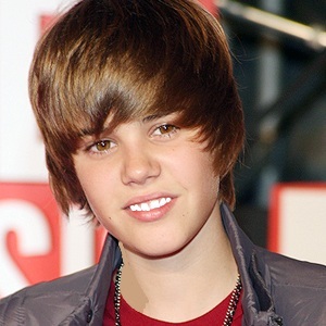  how do i meet justin bieber im his number 1 অনুরাগী my room is coverd in it