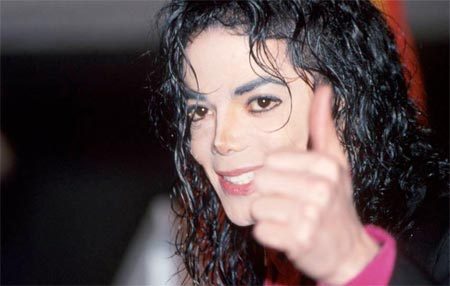  There will always be people who think bad things about MJ, but he knows who his real fãs are, and the ones that amor him, so don't worry.