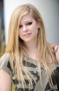  dude, she is TOTALLY NOT great rocker Avril Lavigne... she younger than Avril, she got 2 be jst a CRAZy fan... ~~~