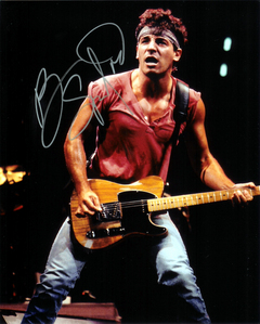  For me the King of Rock and Roll is The Boss - Bruce Springsteen - even if it's not my 最喜爱的 singer - he remain the King of the Rock!