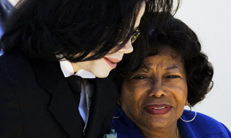  His mom was there for him so many times..MJ loved her so much.. Joe only hurts her saying these..It's soo not true !! Take care of MJ's mom, God !