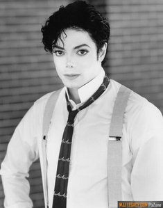  I প্রণয় all his physical feactures. I really can´t decide...so I will say that I প্রণয় all of Michael.He is really sexy altoghether...Just see him and আপনি will drool. It´s the true... Well...And I just named the physicals feactures..Because If I had to choose the psychological parts...I wouldn´t know what to say...