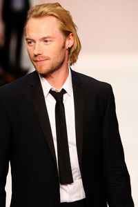  Ronan Keating:X but i may be biased cause i absolutely 爱情 his voice:X