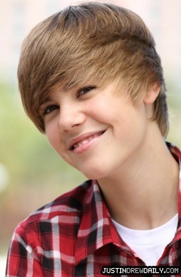 THIS IS MY ALL TIME FAVORITE PICTURE OF JUSTIN BIEBER! NO PICTURE COULD EVER BEAT THIS ONE FOR ME! HE LOOKS ADORABLE, HE'S SMILING, AND HIS HAIR LOOKS ABSOLUTELY PERFECT <3