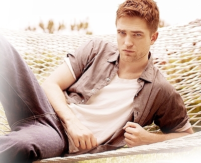  i say rob. i think he is hot but he also has a great personality to. i think taylor but Rob is alot sexier.