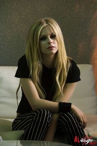  Imagine that Avril is sitting in front of you...What would u like to tell her?