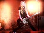 My 가장 좋아하는 음악 artist is Avril Lavigne! :)
