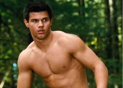  is taylor lautner much hotter than robert patison