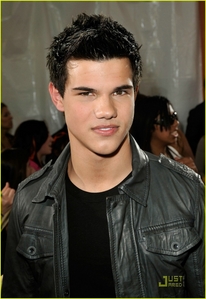 Who...Taylor Lautner!!!
Why...Cuz his acting rocks!! and he's so hot and sexy