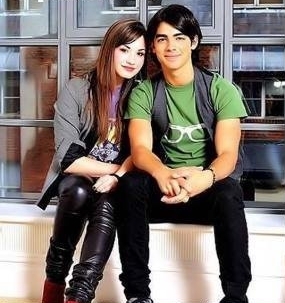  Joe Jonas and Demi Lovato(Jemi)