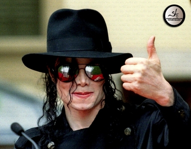  that's so hard.. Liberian Girl, Dirty Diana, Speechless, Give in to me, Billie Jean... I Liebe all MJ songs!!!!!