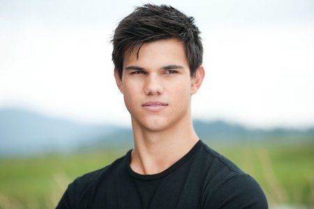  Come on its quite clear who is hotter it begins with a t yeah thats right TAYLOR LAUTNER its plain to see that come on his a one hot guy