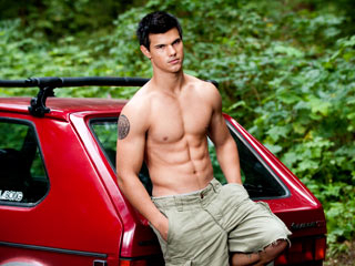  Of course not but I lov him in a chemise 2 he looks sexy either way duh but I lov him when he is shirtless SO sexy :P Yeah And I lov his personality well Taylor's and Jacob's but if Jacob were real he would be mine MINE!!!! Team Jacob 4ever =D