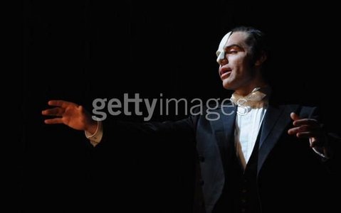  I have LOTS of celebrity crushes ;D Such as Gerard butler, patrick dempsey, peter facinelli, david boreanaz, david tennant.... the Список goes on ;D But my most Последнее main crush (which changes from time to time) is Ramin Karimloo who plays phantom in phantom of the opera and phantom in Любовь never dies - i've never met him unfortunatly but he seems like a really nice down to earth guy :)