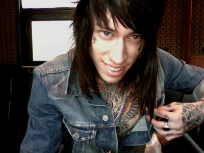  i l’amour this one! trace cyrus is soooo sexy!