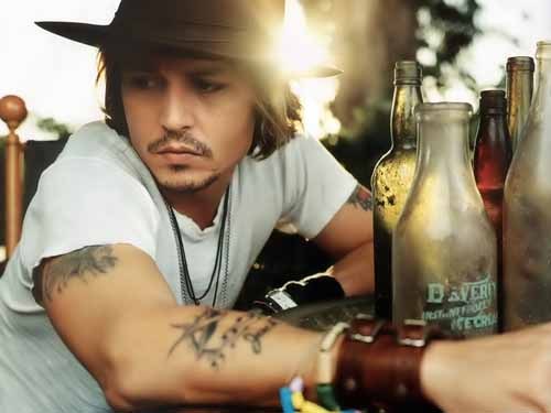  Johnny Depp!!! i can just eat him up!:P yumm! plus, he's hotter than any stupid other teenager guy, like those twilight dudes! i mean, exept Edward Cullen! He's yummy! but taylor, talkin abut a pig face! Johnny rules them all <3