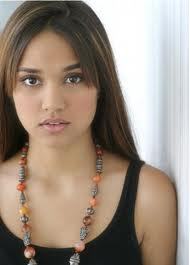  Summer Bishil as Azula 或者 the one who played Yue.