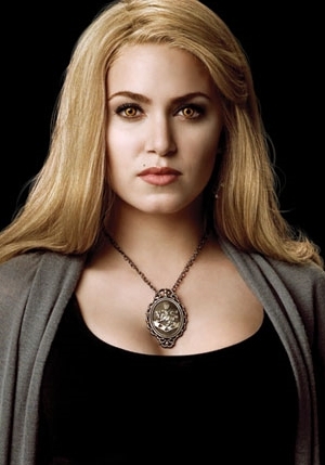  Rose cullen just wants to help Bella make the right choice in her eye it is NOT become a vampire because she wants her life back.She wanted a baby and now as a vampire she cant.She has some things she can not replace she has a Cinta of her life, Emmett.SHE SAVED Emmett. when she was hunting she found emmett almost killed sejak a bear.she loves but is mad.