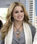  I don't hate her but she's not my fave character but i have got anything against her. I understand y Rosaile is the way she is toward bella in the first 4 sách it only because she is jelous that bella is human and she wants to be. Rosalie has a big tim, trái tim considering she looks after Nessie while Bella is transforming into a Vampire. So I don't hater i completely understand her. But i really didn't like her in Twilight but i grew to tình yêu her maybe not as much as i tình yêu Alice hoặc Edward but i still really like her