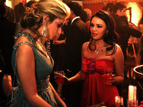  Mona is Hanna`s bestfriend, she used to be kind of a loser but shes now one of Rosewood`s "it" girls