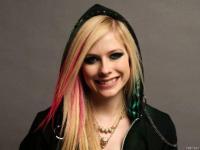  'Kiss Me' Von Avril Lavigne(picture below), it reminds me of well... me.