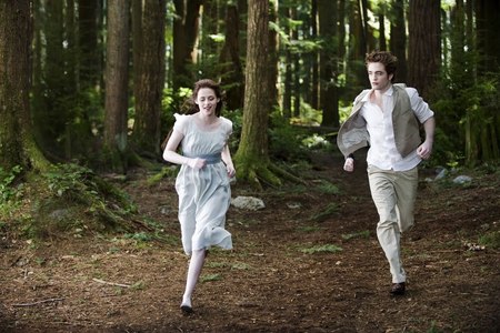  I'm team Edward all the way... Not because I prefer Rob instead of Taylor (I think Tay's way hotter that Rob), but because I'm in tình yêu with Edward's character... He's so protective and he want what's the best for his loved... Jacob trys only to separate them when he knows Bella's in tình yêu with Edward... I can anderstand that Jacob loves her, but he doesn't understand when it's time to step aside... <3 P.S. I can't stand people who say I'm team Jacob only for his Abs... xD