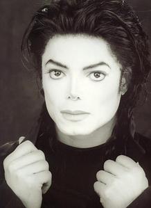 Has anyone noticed Michael's song 'You are not alone', he says in a line, ''Did 你 have to go, and leave my world so cold.'' It's actually like the world had became cold since he had gone :/ .