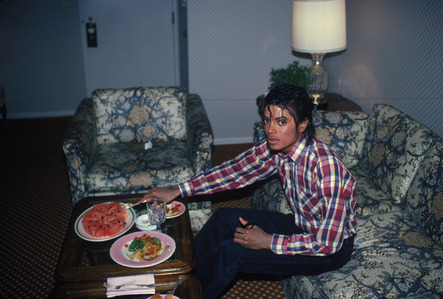  I was wondering even though im a HUGE অনুরাগী i just wanted to know what would Michael normally eat at lunch অথবা breakfast অথবা any meal ??