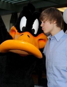 the girl added herself in cause I have that picture with out the gir and in the picture it has the duck in the back too. 