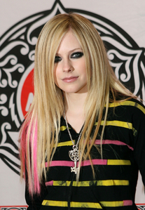 Is avril is better than Paramore o miley and taylor??