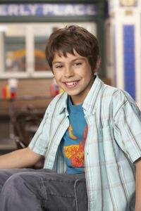  Who thinks that Max [Jake T. Austin] is FIT??!!??!