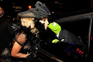  Lady GaGa & Kermit The Frog