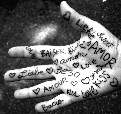  amor comes in many languages...