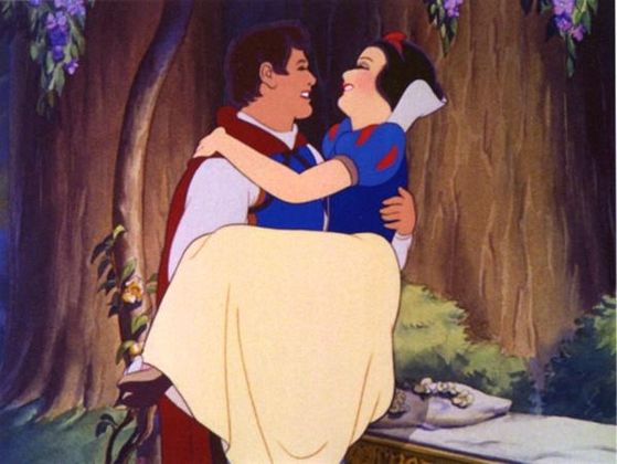  Snow White is in 愛 with the Prince.