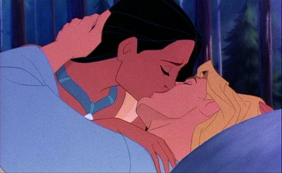  She was in tình yêu with John Smith, but they are no longer together.