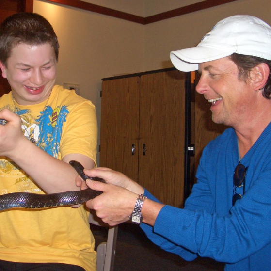  Michael J. শিয়াল and Gideon enjoy meeting a snake at the Central Park Zoo