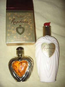  Wanna see what I got today? Yeah, of course آپ guys do! This is the perfume and matching lotion set