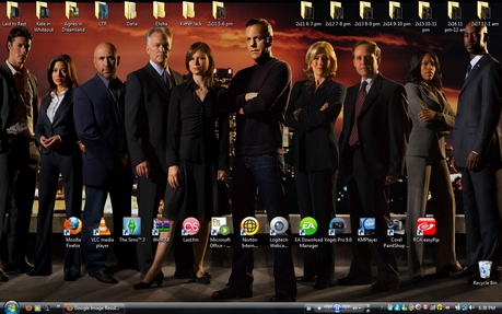  Look at my new desktop!! Purrty.