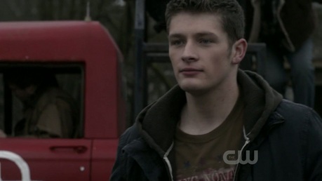 "Dylan" (Brett Dier) from 99 Problems last week was on V this week

two worlds within a matter of day