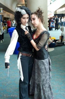  now wat r Sweeney Todd and Mrs lovett doing at comic-con? hmmmmm........................
