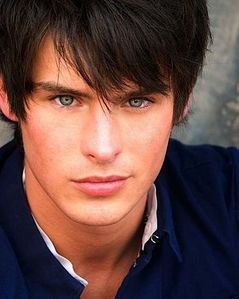 I saw another actor that could be good as Ian: Adam Gregory. His eyes are rather grey than blue but h