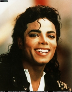 congrats lucaslover528!! :D

heres one of my favorite hot and sexy mj pics!! :P
<3
