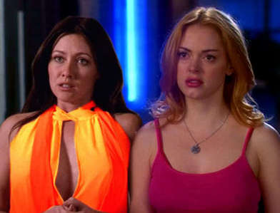 Hot!!

Prue and Paige 