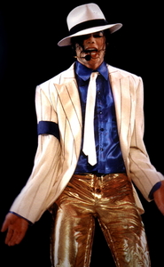 I love the smooth criminal jacket & gold pants together :]
<3