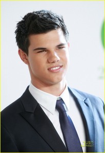  Lol, Amore this pic <3 I want Taylor as Jacob (from new moon) :D
