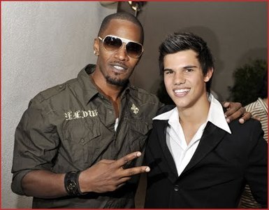 nice pics!
tht should be easy!

next pic: taylor with a well known star